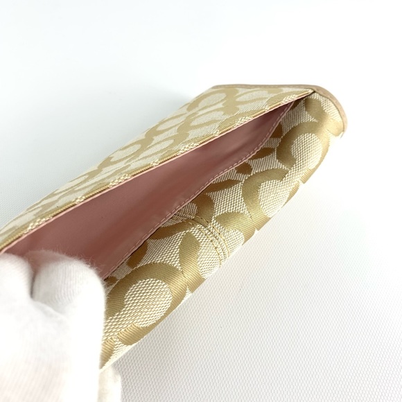 Authentic COACH   No.42460
✨ Parker OP Art Slim Envelope ✨ Light Khaki - Picture 6 of 12